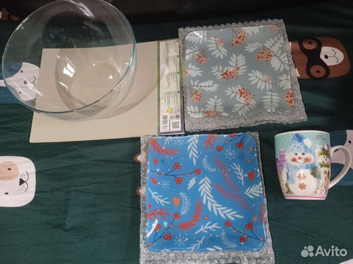 Новогодние украшения и посуда