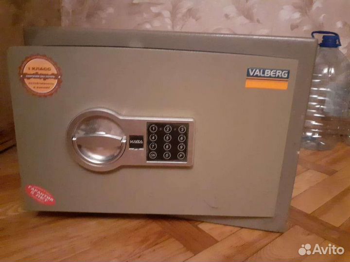 Сейф металлический