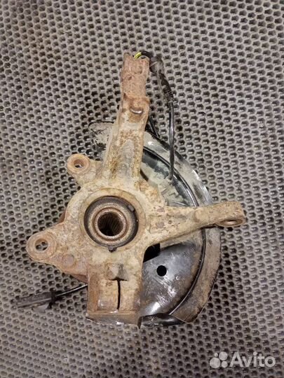 Поворотный кулак передний правый Renault Logan 2