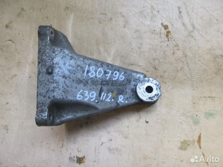 Лапа правая W639 V-class 112