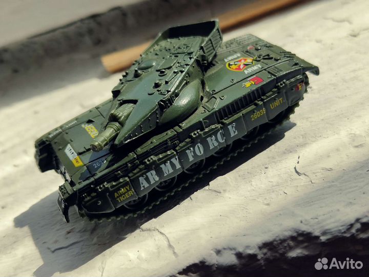 Игрушечный танк