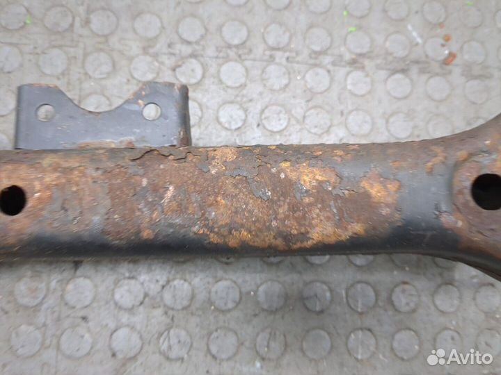 Балка под кпп Infiniti QX56, 2006