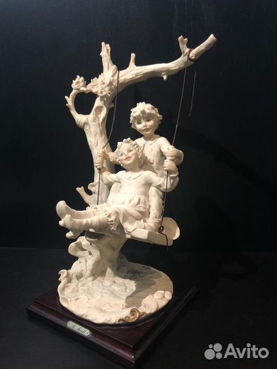 Фарфоровая статуэтка.Вгuno Merli
