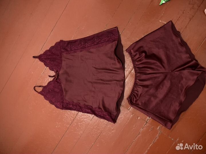 Коробка женских вещей