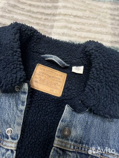 Джинсовая куртка с мехом levis