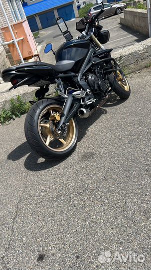 Triumph strit tripl 675r