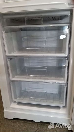 Полки,ящики, от холодильника,Indesit IB 201