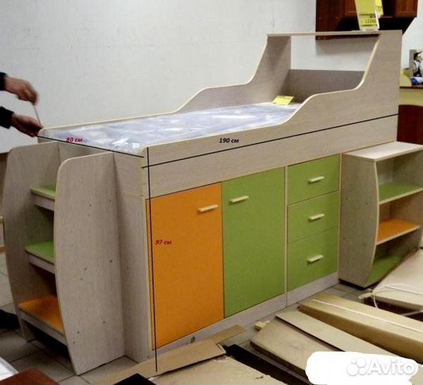 Детская кровать чердак с ящиками и столиком