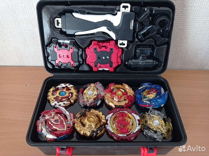 Чемоданчик Бейблейд 8 волчков