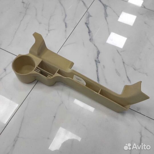 Чашка на сиденье Toyota Land Cruiser 200 2016