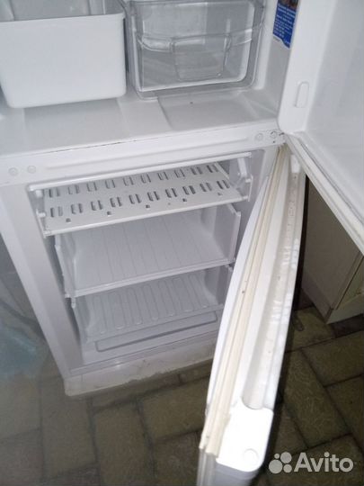 Холодильник indesit