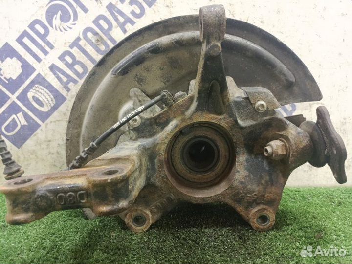 Поворотный кулак передний правый Renault Fluence