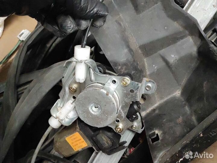 Запчасти по кузову Ниссан X-trail 2001 гв