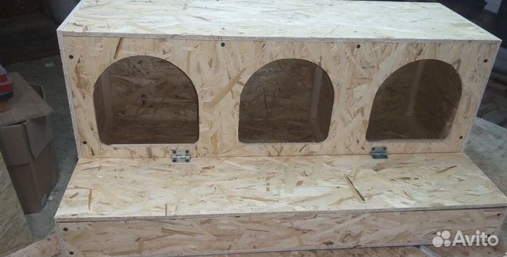 Гнездо для кур с яйцосборником