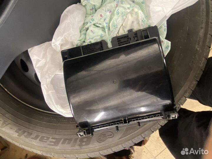 Ящичек для консоли в skoda octavia A7