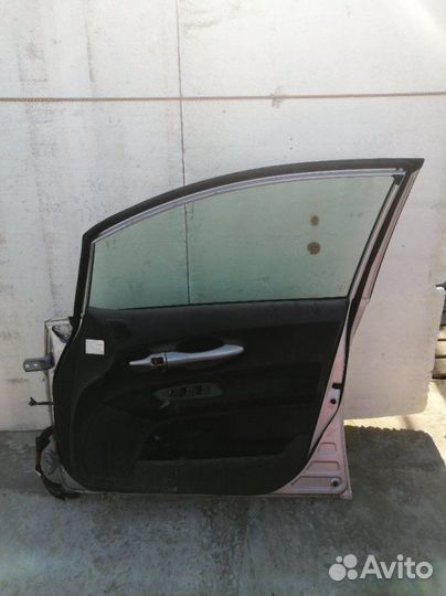Дверь передняя правая Toyota Auris ZRE151