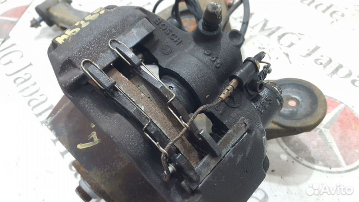 Ступица задняя в сборе с рычагом на Mercedes W638