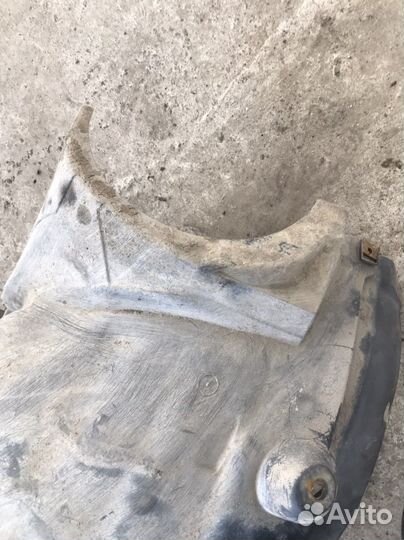 Подкрылок передний левый Mercedes W203 (3140)