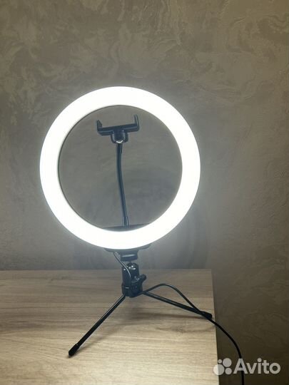 Кольцевая лампа настольная