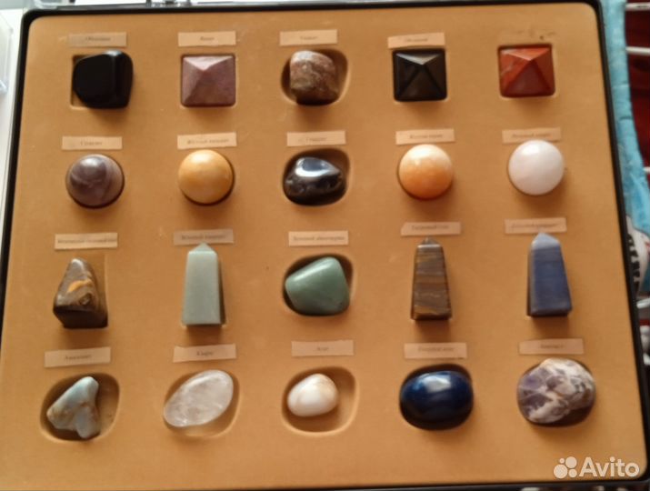 Камни и минералы коллекция