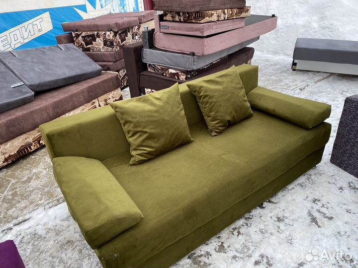 Диван болотный цвет
