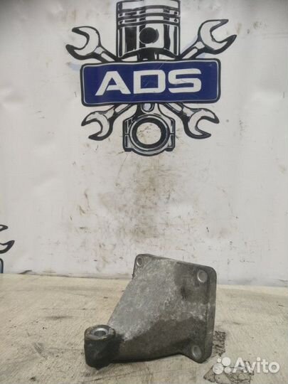 Кронштейн двигателя левый Ssangyong Rexton 1 D27DT