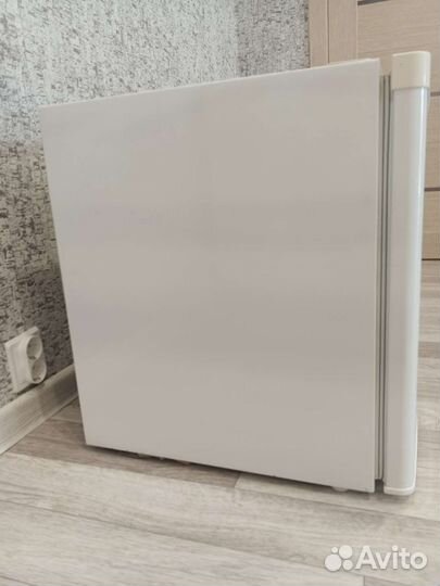 Минихолодильник с морозильной бу