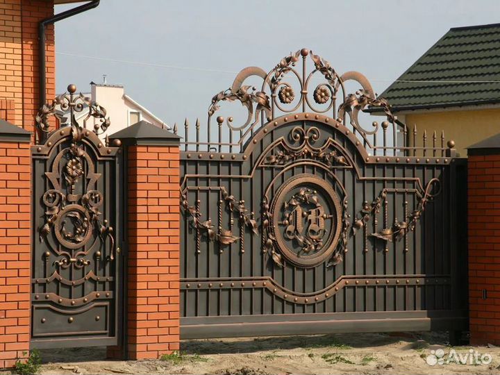Ворота с элементами ковки