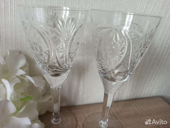 Бокалы для вина, стаканы