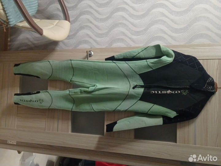 Гидрокостюм,гидрошлем,насос для кайта