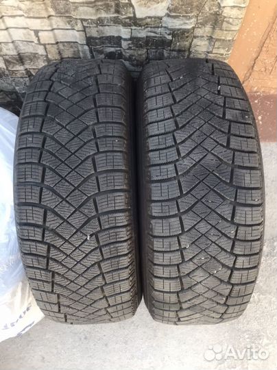 Pirelli Ice Zero FR 215/60 R16