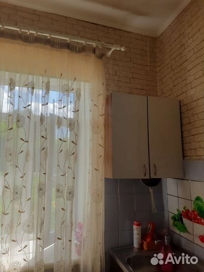 Кухонные шкафы и стол