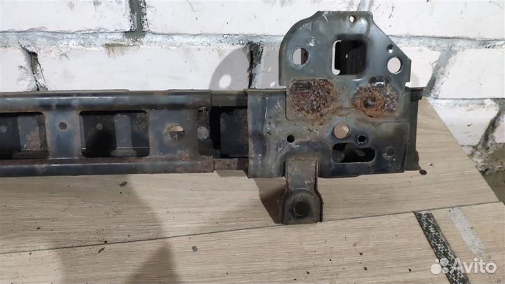 Усилитель переднего бампера от Hyundai Santa Fe