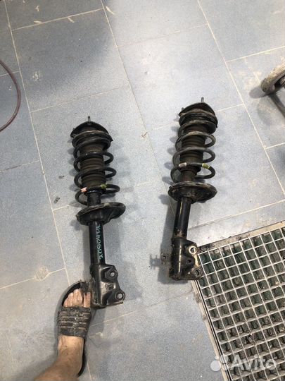 Стойка амортизатора передняя