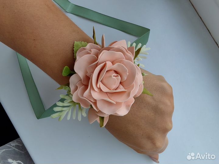 Бутоньерки для жениха и подружки