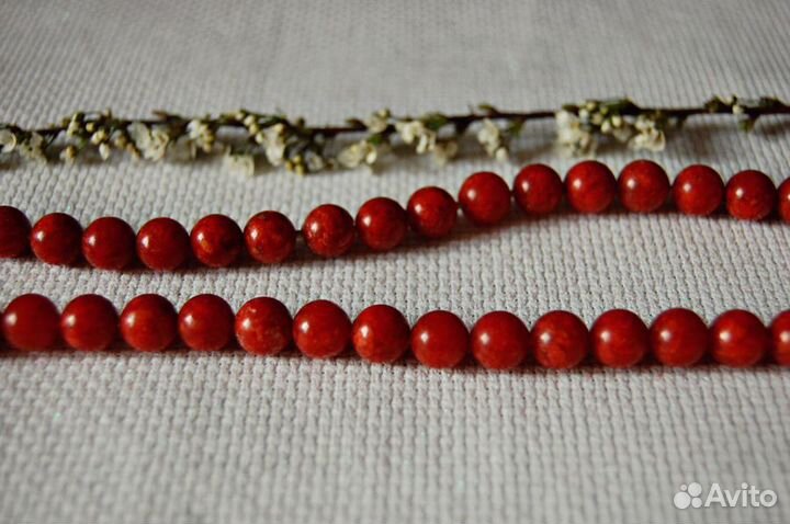 Бусины из синтетического коралла