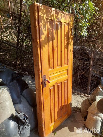 Двери с коробкой крепкие