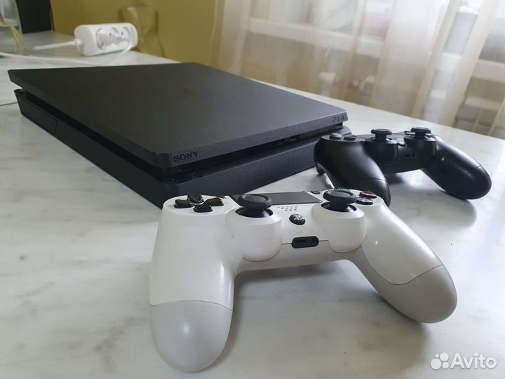 Sony PS4 slim