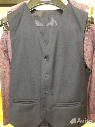 Школьный костюм с подарком рост. 128-134, рубашки