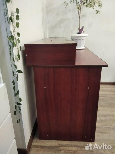 Компьютерный стол письменный