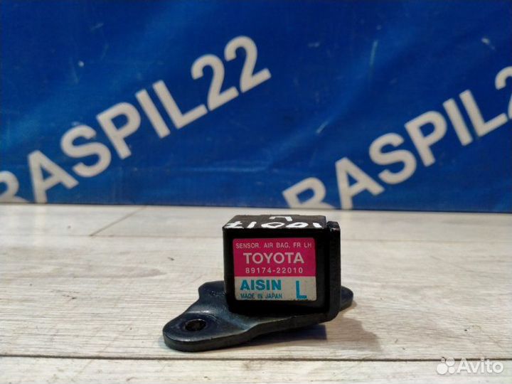 Датчик airbag левый Toyota Mark Ii GX100 1GFE