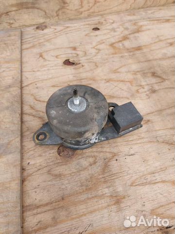 Подушка крепления двигателя передняя левая Nissan