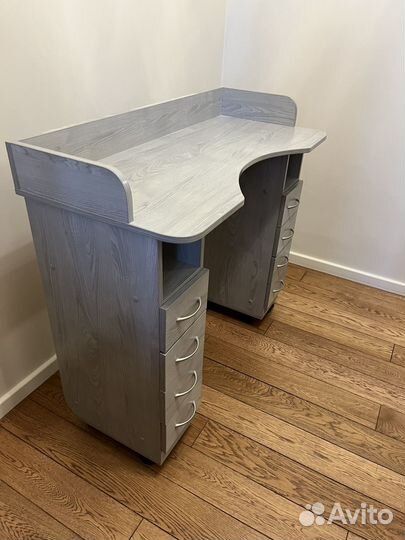 Туалетный столик (бесплатная доставка по Москве)