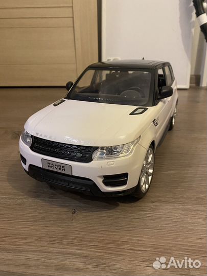 Машинка Range Rover Sport в масштабе 1:14