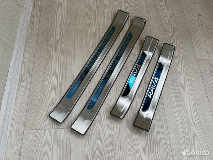 Toyota Rav4 (2012-2019) накладки на пороги