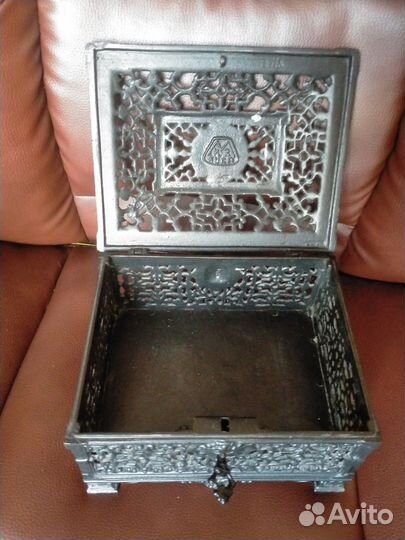 Ажурная шкатулка с маскароном. Куса. Замок. Редкая