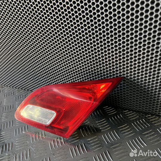 Фонарь задний внутренний правый Opel Astra