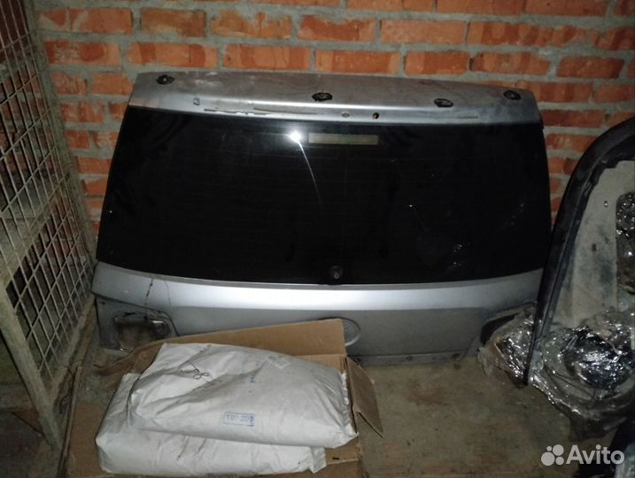 Крышка багажника toyota land cruiser 200 2015