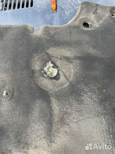 Шумоизоляция капота VW Pointer 05 г.в 1.8 BSL