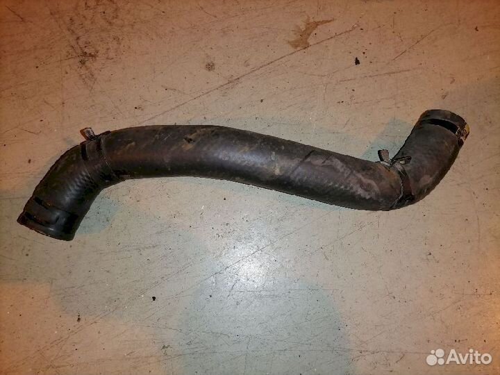 Патрубок охлаждения (радиатора) 1370A023верхний Mi